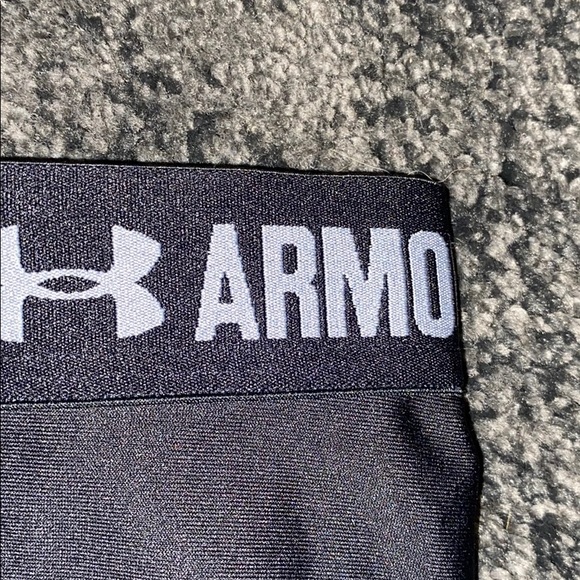 Black under armour shorts ⭐️ - Picture 4 of 6